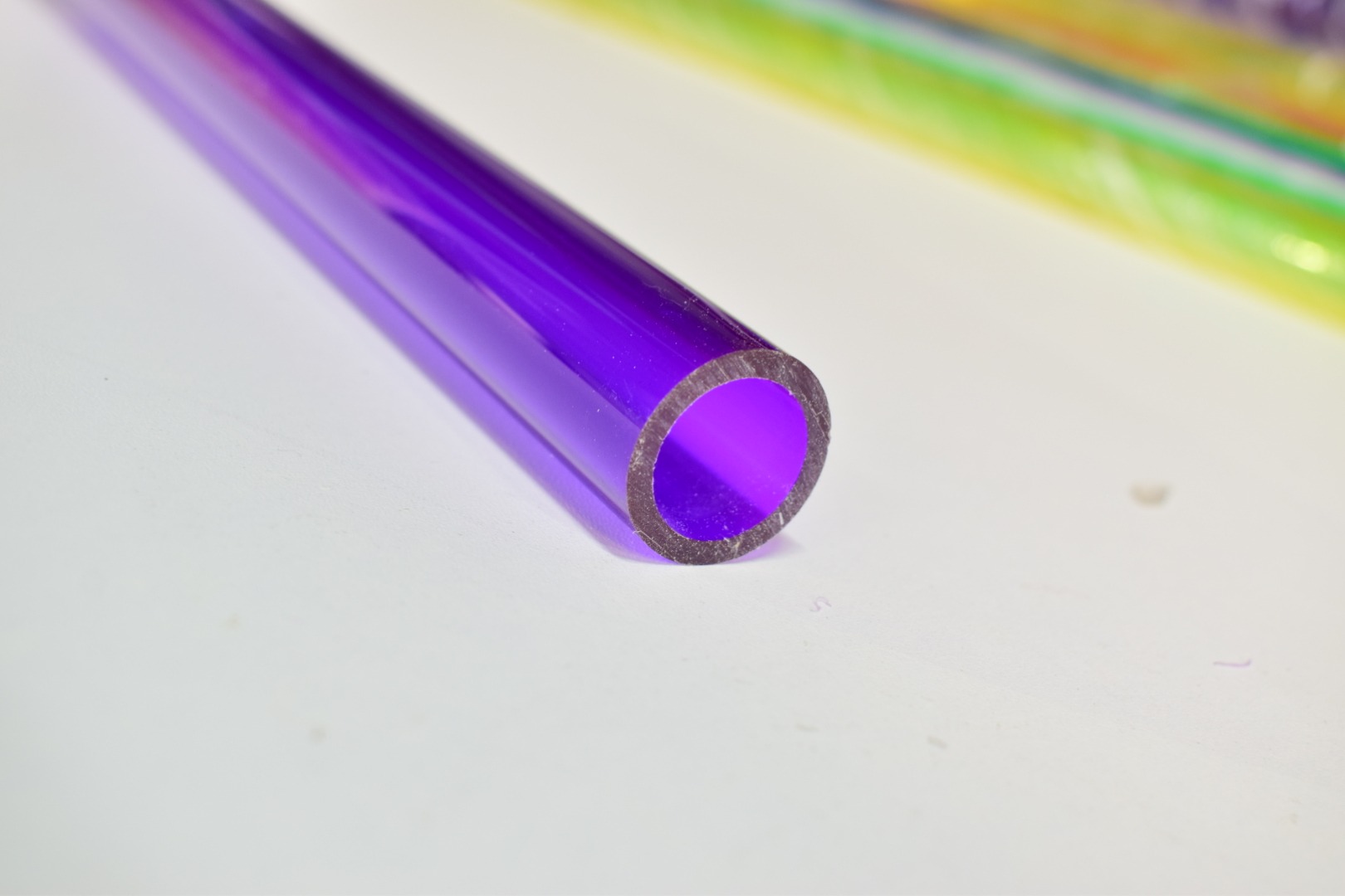 Tube plexiglas violet